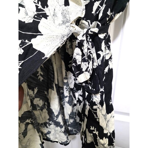 Free People Black & White Floral Wrap Dress With Ruffle Sleeves Size S/P - Picture 5 of 7
